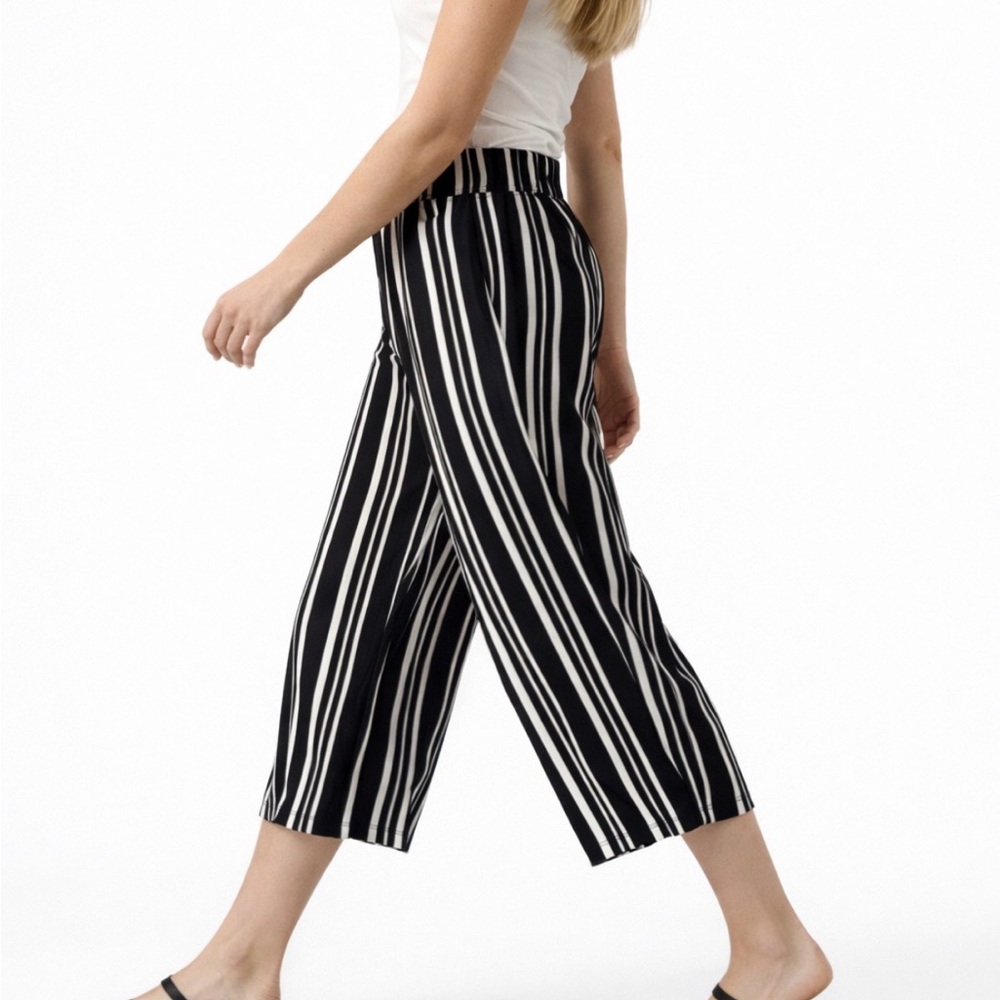 French Laundry Wide Leg Cropped Pants M Black & White Striped Elastic Waist